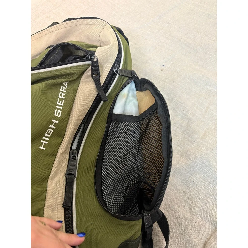 High Sierra Backpack Unisex Large Olive Green Suspension Strap System Utility